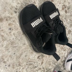 Like new Boy puma shoes